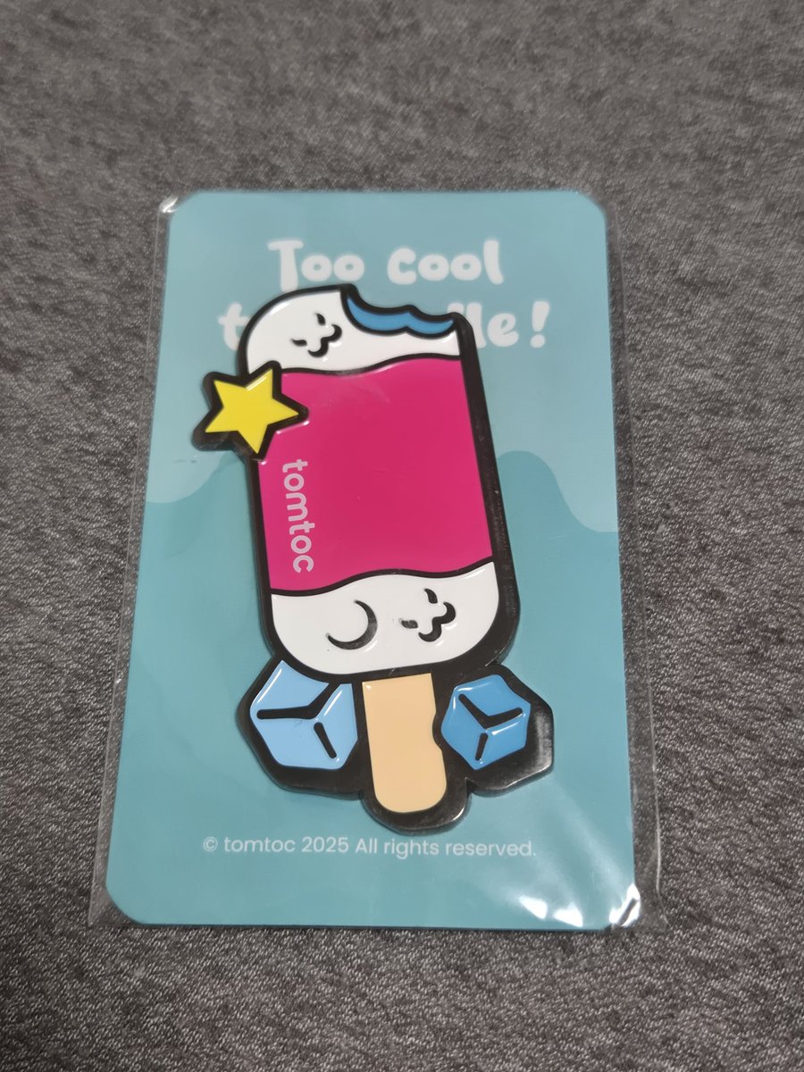 battle_raizer's tweet image. tomtoc様のブースへ行ってきました！アイスクリームをイメージしたケースがとてもオシャレ✨私もお気に入りで愛用しています😊新作のスリングバッグもとても使いやすそうでした！
ゲームの参加賞で可愛いマグネットをいただきました💕
#tomtoc #TGS #TGS2025 
#東京ゲームショウ2025