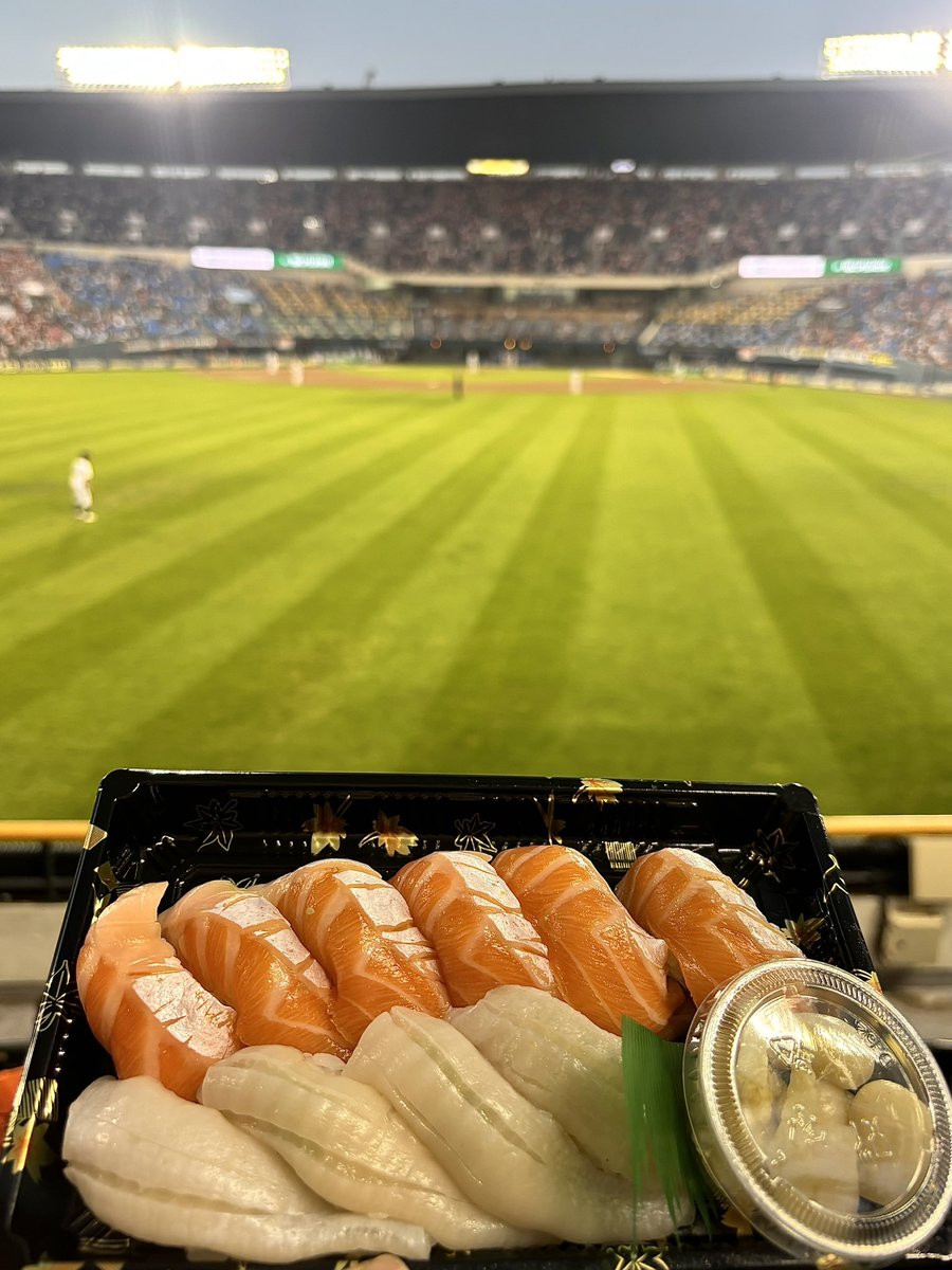 연어뱃살이랑 엔가와만 먹을 수 있는 짱 좋은 초밥