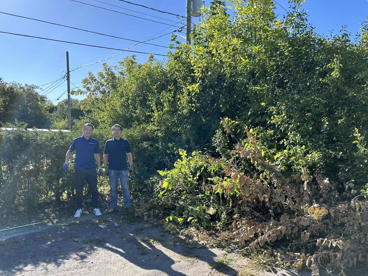 Small cleanups, big difference. 🌿 

Canada team joined Global Volunteer Week, refreshing a park parking area. UK teammates also took part in Global Volunteer Week, litter‑picking in Somerset. Thanks for helping keep shared spaces welcoming. 💙

#Abracon