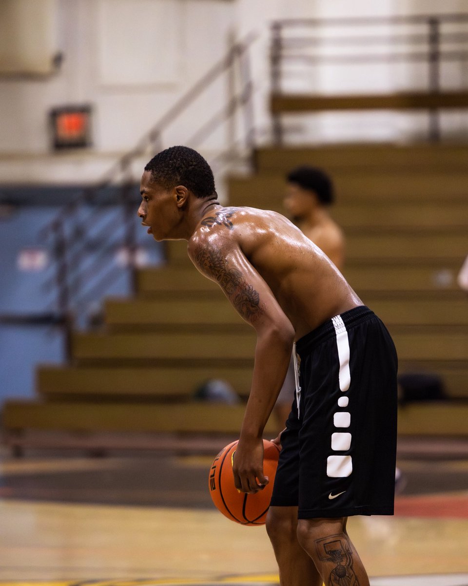 CheyneyHoops's tweet image. A lil bit of hard work never hurt nobody.

Especially when you’re #cheyneymade 🐺