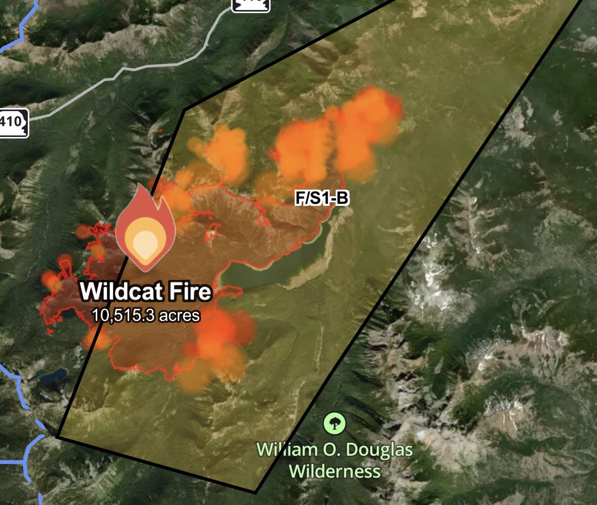The_Weatherman2's tweet image. Thursday was a bad day for fires in the Cascades. The #LaborMountainFire crossed US-97 and grew nearly 8K acres. The #LowerSugarloafFire grew 4K acres to the SE, with new level 3 evacuations. The #WildcatFire grew too, getting very close to Goose Prairie. #wawx