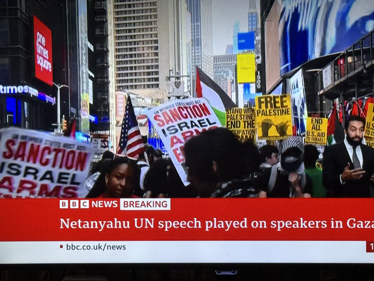 LinkedinMac's tweet photo. Where are signs urging Hamas to drop arms and free their own from this horror. Yet all blame points at Israel. I agree pain in Gaza is grim, but if rulers there did not seek to erase Jews, life could be far more calm. call out those that started this on October 7th, don’t forget! https://t.co/G07xrywdPr