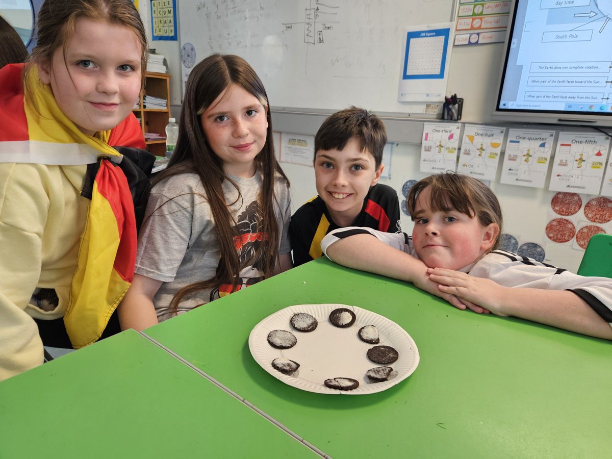 ctrps1's tweet image. Mr Campbell’s class have been over the moon 🌕 today—literally! They&apos;ve been learning all about moon phases and even made an edible version to bring the science to life.🍪🌗 

#STEMLearning #MoonPhases #HandsOnScience