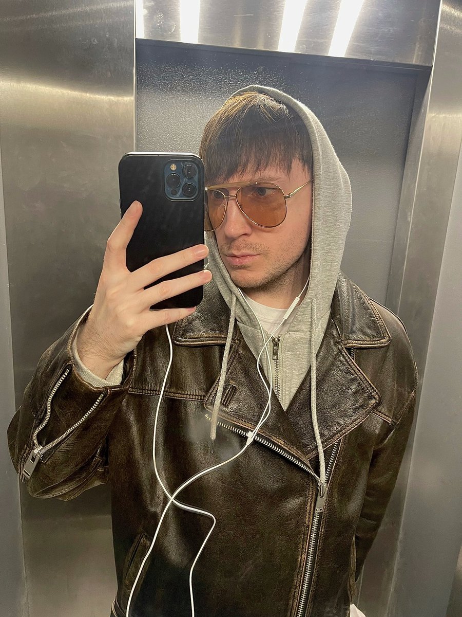 Это я ходил утром брать больничный.
Сейчас уже валяюсь под одеялом тёплым 😊