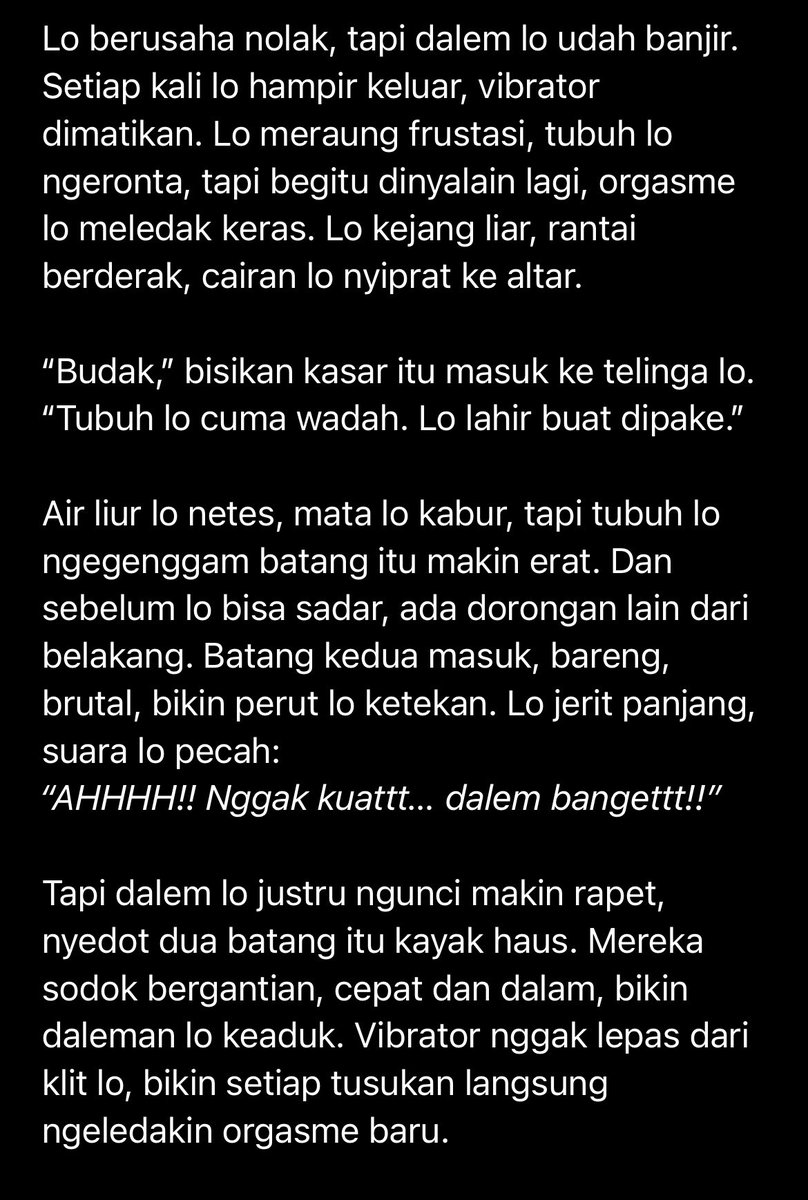 domdanitxt's tweet photo. Lo sendirian, masuk ke tempat angker cuma buat uji nyali. Udara dingin, jantung lo deg-degan, tapi entah kenapa tubuh lo panas sendiri. Sampai akhirnya pintu nutup, rantai jatuh, dan ada sesuatu di kegelapan yang nyekap lo… tubuh lo diikat, dipaksa, dan jeritan lo jadi desahan. https://t.co/32PM6C5Avf