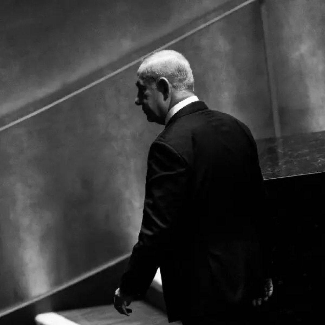 NiohBerg's tweet image. Bibi to the world:

"You will not shove a Palestinian state down our throats. We will not commit national suicide because you are weak."