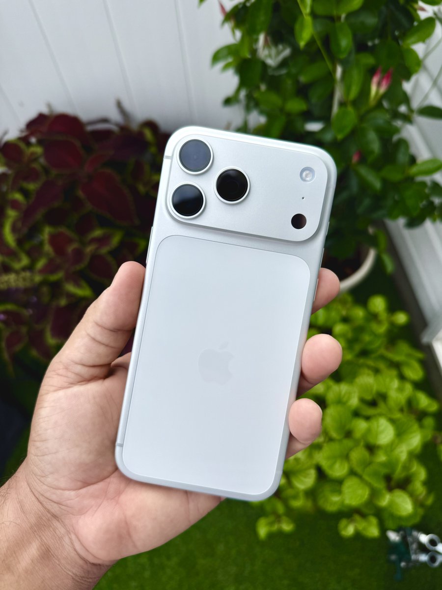 This is the right color this year. #iPhone17ProMax 