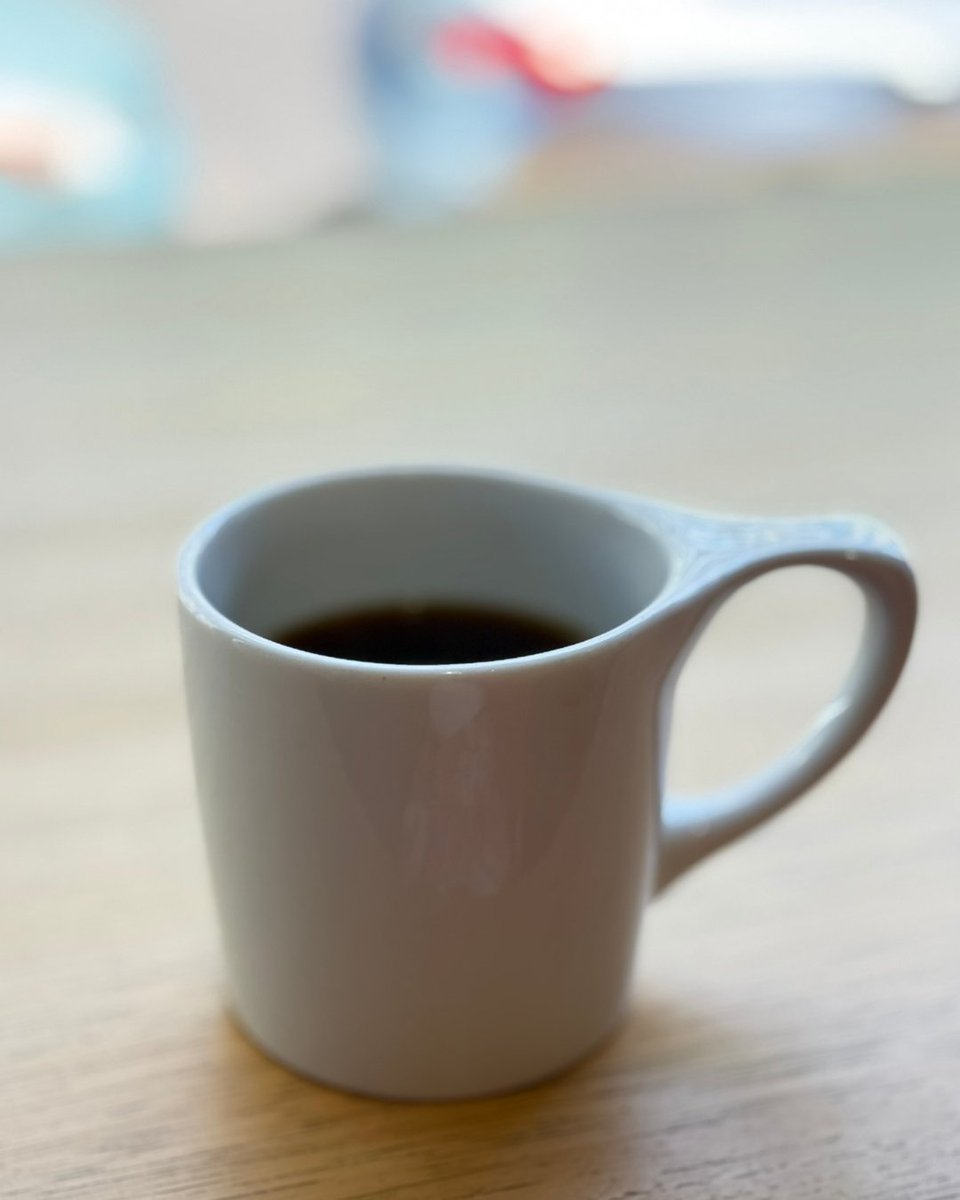 SipRituals's tweet image. Every coffee or tea moment starts with the vessel you hold. The weight, the curve, the handle, the color—it all sets the tone for your ritual. Design connects what you taste with how you feel.

 #CoffeeRituals #TeaTimeMagic #DesignMatters  #MorningRitual