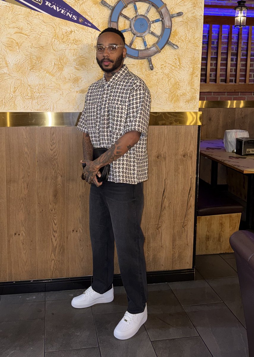 5’11 with a size 10.5 shoe
and a pretty D***!🤩