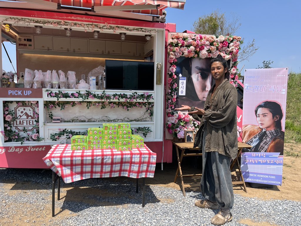 EdenWoon's tweet photo. 탁류 서포트 인증 사진
Edenwoon×Chinese Fans

#로운 #路云 #ROWOON #ロウン #탁류 #TheMurkyStream #디즈니플러스 #DisneyPlusKR https://t.co/5wsPrC7J8O