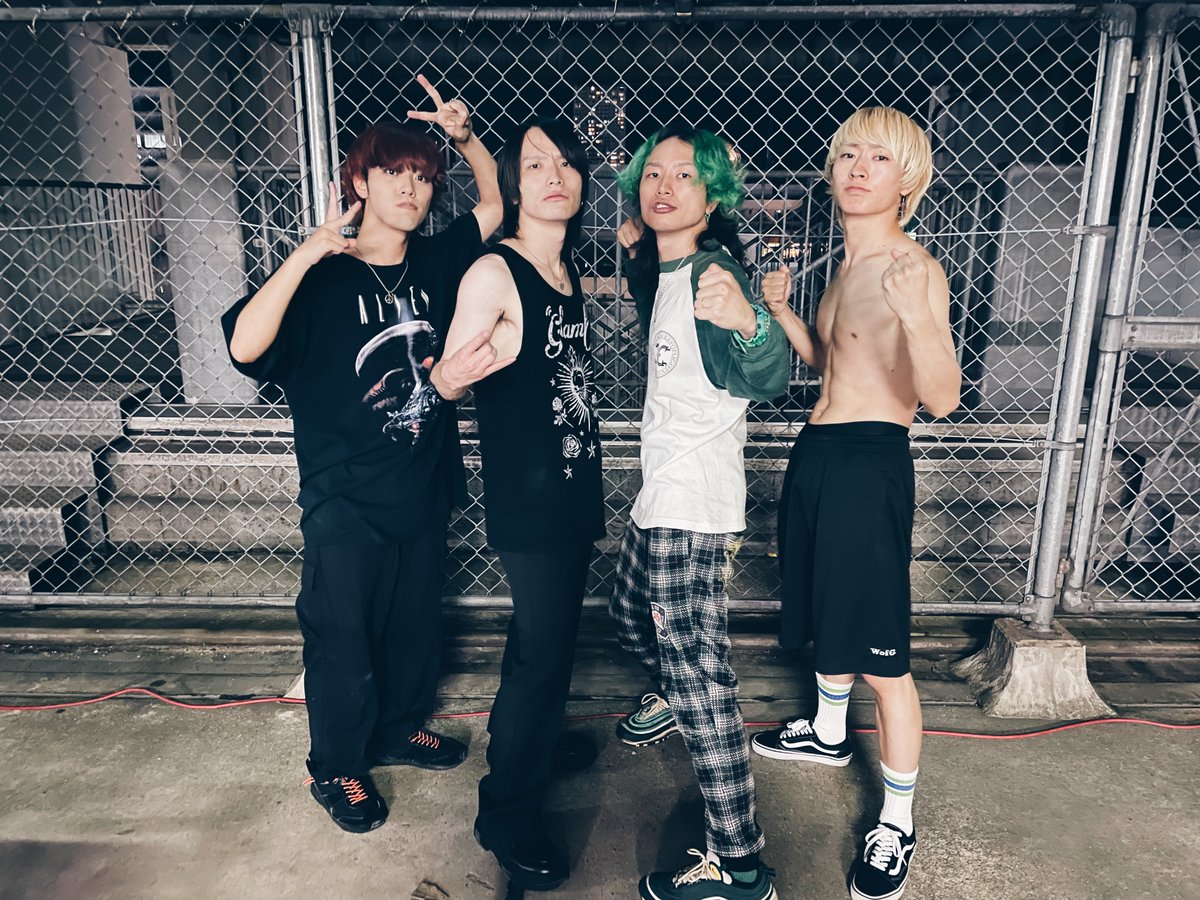 guchi006's tweet photo. シンガーズハイのライブに行ってきました

去年フルパワーフェスに出てもらった大恩あるアーティストです。広島クアトロが3階までパンパンでした。広島クアトロワンマンソールドは武道館を仮押さえできるに匹敵する程(ガチ)本当にすごいことです。多分2年以内にはやるでしょう(適当)

かっこよかったで https://t.co/lzM0aSB8Es