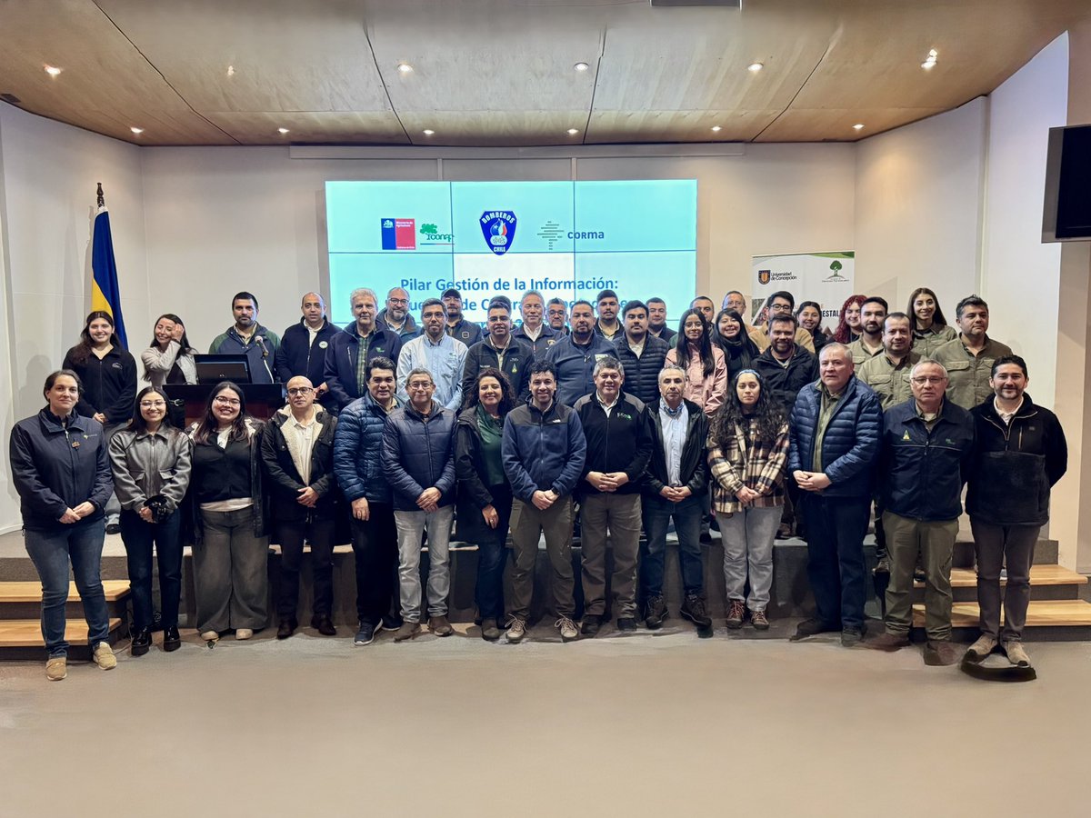 CONAFBiobio's tweet photo. 📍#Concepción| De cara a la temporada de mayor ocurrencia de incendios forestales 2025-2026, se realiza el “Encuentro de Centrales de Operaciones”, que reúne a actores de #CONAF, #CORMA y #Bomberos

Se refuerzan protocolos de detección, monitoreo y coordinación interinstitucional https://t.co/DsHb9osBTL