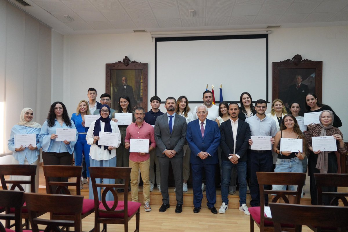 El presidente de la Ciudad <a href="/imbrodamelilla/">Juan José Imbroda</a> ha indicado que el premio a los mejores expedientes de FP de la Consejería de Juventud “debe ser un estímulo” para “seguir estudiando o emprender un negocio”.