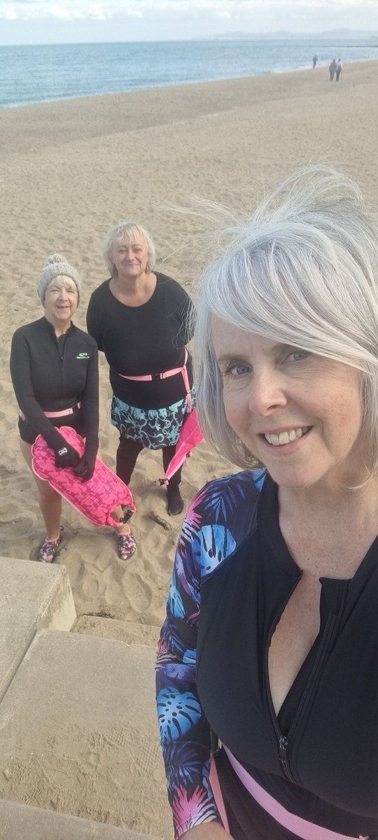 Samanthawinnet1's tweet image. Fel bod yn Ibiza pnawn ma yn #colwynbay 🤣😂  @AtBarristers @OnlyNorthWales @NWalesSocial @Ruth_ITV #weatherwisdom #Spetember #seaswimming #seaside #HealthTips #healthylifestyle @jjjj86 #bluetitscoldswimmers