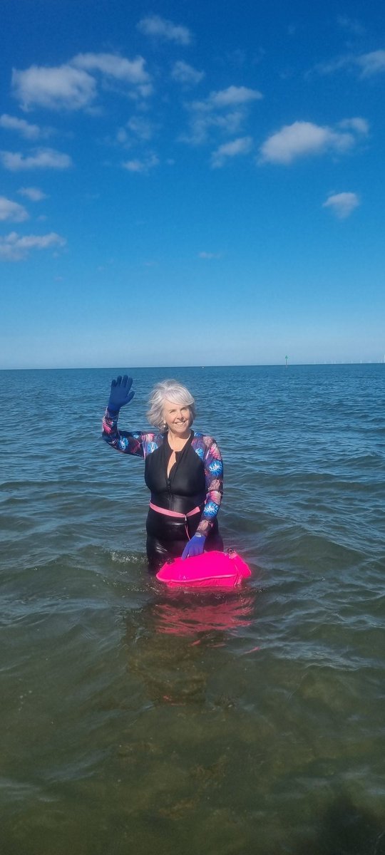 Samanthawinnet1's tweet image. Fel bod yn Ibiza pnawn ma yn #colwynbay 🤣😂  @AtBarristers @OnlyNorthWales @NWalesSocial @Ruth_ITV #weatherwisdom #Spetember #seaswimming #seaside #HealthTips #healthylifestyle @jjjj86 #bluetitscoldswimmers