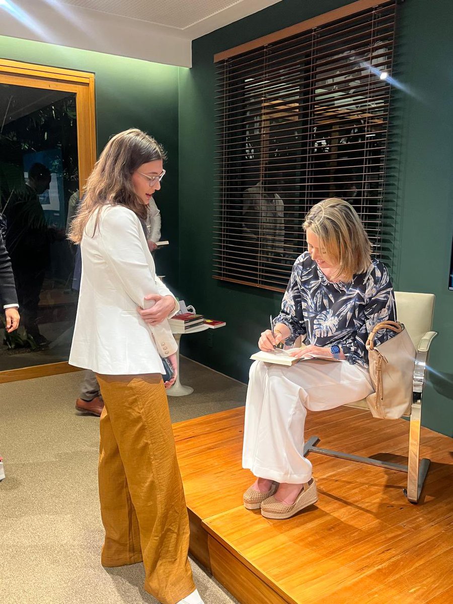 Ótimo evento ontem no <a href="/CEBRIonline/">Centro Brasileiro de Relações Internacionais</a> <a href="/arielpalacios/">Ariel Palacios</a>