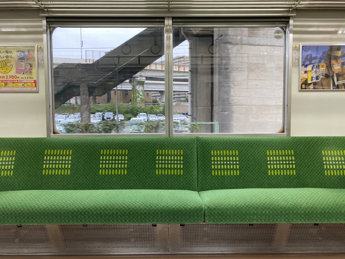 MITAPHOTO_6300's tweet photo. 205系ラッピングのトウ44、座席モケットをこの模様に貼り替えてほしい(無理だろうけど) https://t.co/8sA8LPUX7F