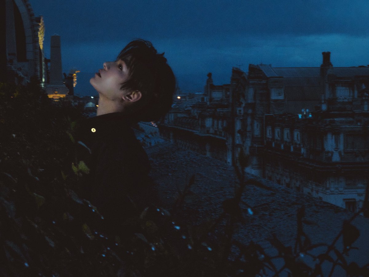 Enjoy the show tonight in Versace Milan Fashion Week
 #DingYuxi_VersaceMFW 
<a href="/Versace/">VERSACE</a>