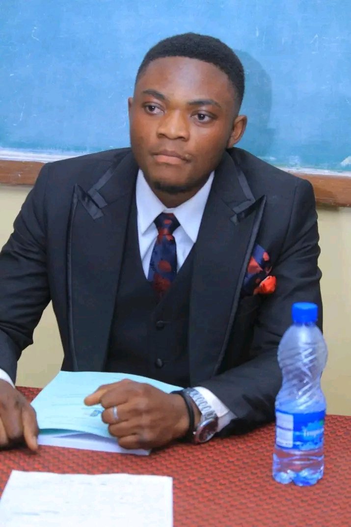 Bernard_matunaZ's tweet image. La transition incroyable 
J&apos;ai grandi en âme et conscience.
Prêt pour servir dignement la République démocratique du Congo 🇨🇩.

#Serment #fidélité #loyauté  #patrie

2022                 &amp;amp;              2025