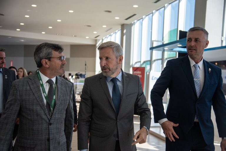 4PAgenda's tweet image. #Frigerio a los #industriales: «Queremos que invertir en #EntreRios no solo sea una opción, sino la mejor decisión»

agenda4p.com.ar/2025/09/26/fri…