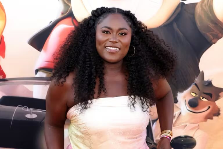 krl toda vez que a Adebayo aparece na série eu fico abismado o quanto essa mulher é gata