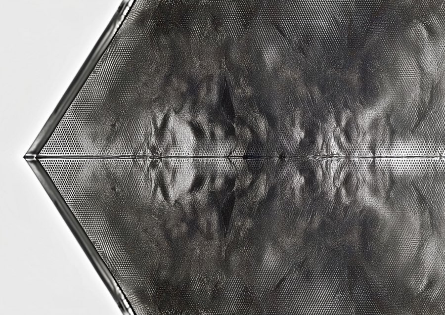 “The Artificial Unconscious” by Germán Sierra argues that classical psychoanalysis’s linguistic “splitting” of the subject (Freud/Lacan) meets a counter-tradition of multiplicity and machinic unconscious (Jung, Deleuze/Guattari), and that the latter maps more productively onto