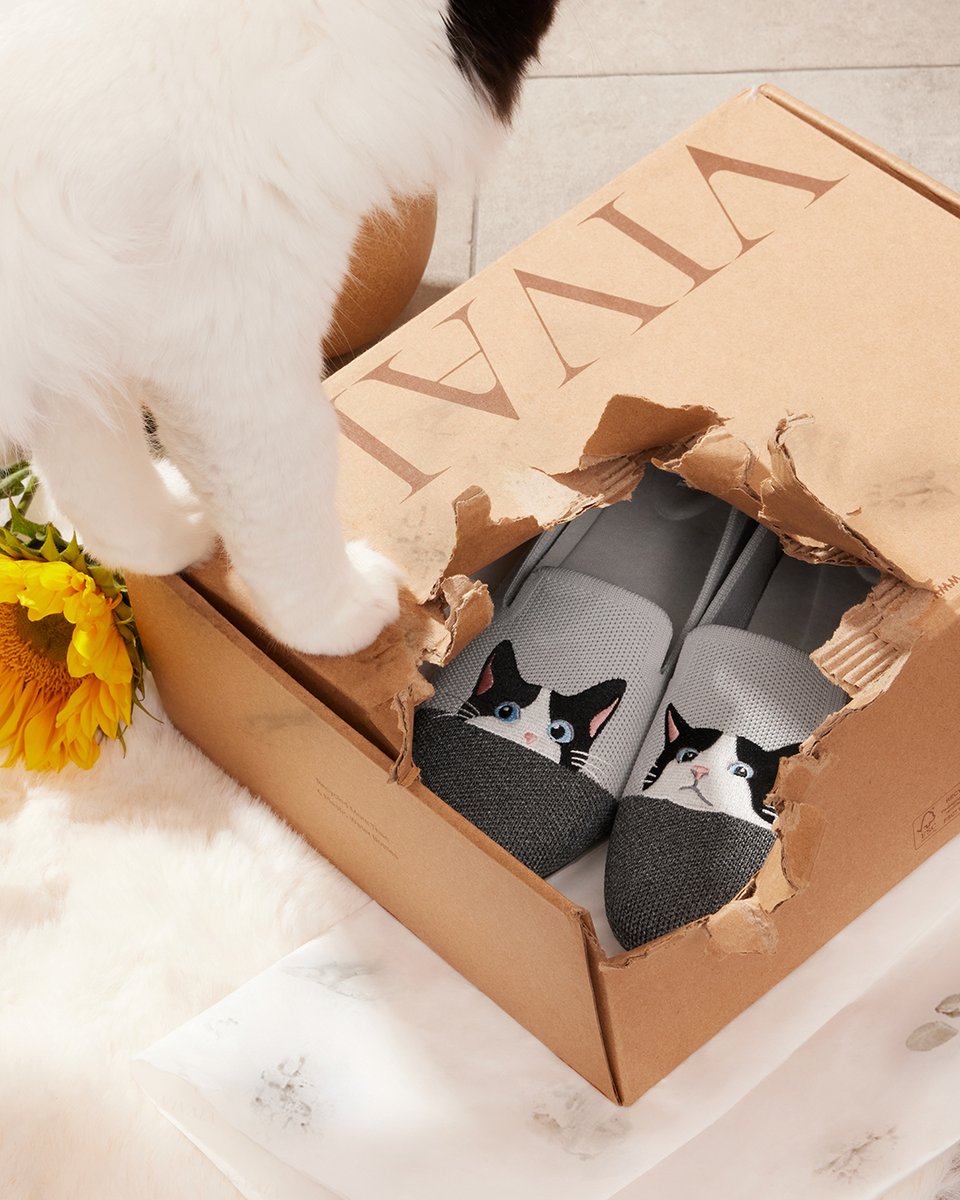 vivaia_official's tweet image. Swipe right to see the Troublemaker! 
Thank goodness, my favorite shoes are intact. 
Please tell me in comment, should I withhold the culprit&apos;s cat treats as punishment in this situation?

reurl.cc/vLz1Dj

#VIVAIA  #VIVAIAAudrey #Pawrent #Loafers #VIVAIALoafers