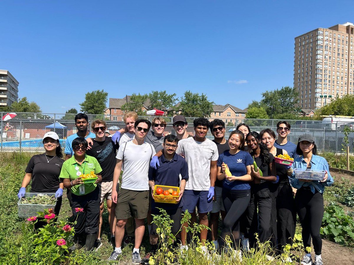 A big thank you to the wonderful volunteers from BMO for lending a hand at Leaside Park Community Garden! From harvesting to weeding and packaging, your hard work made a real difference.

We’re also grateful to United Way Greater Toronto for connecting us through the Day of
