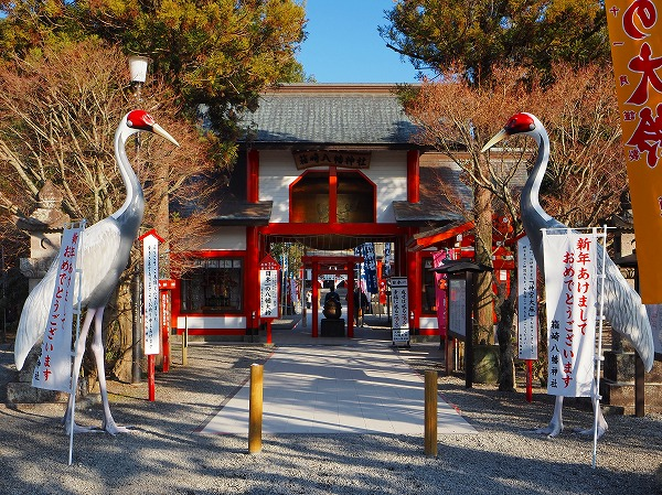 災難続きの去年の正月。初詣に行ったのは鹿児島の珍妙な神社。この時だけは平安を念じずにはいられませんでした。【珍寺大道場　箱崎八幡宮/鹿児島県】
chindera.com/kagoshima-hako…