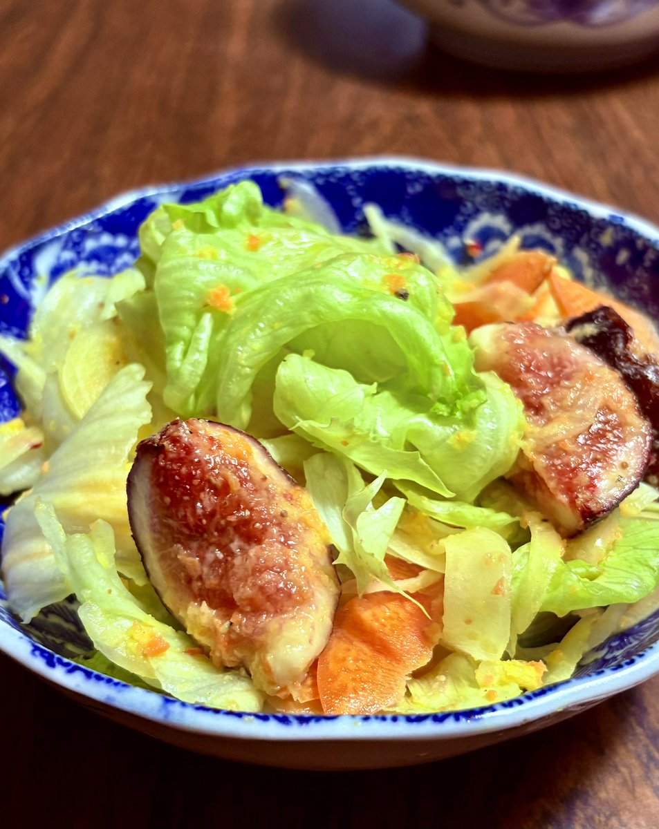 イチジクをサラダに加えるのかマイブーム。
ドレッシングはニンジン.タマネギ.りんご入り♪