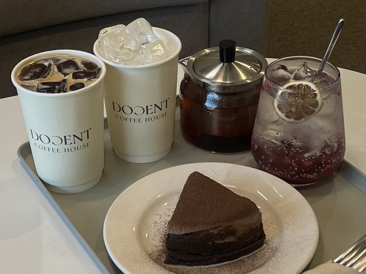 draw_chae's tweet image. 10살 생일 알차다 알차 ෆ ᰔᩚ  ˗ˋˏ♡ˎˊ˗ 
기현이 애칭을 가진 빈티지샵에서 마주친 낯익은 러그와 맛있는 점저
민혁이 목소리를 배경으로 즐긴 전시
생일이니까 빠질 수 없는 케이크까지~ 🍰