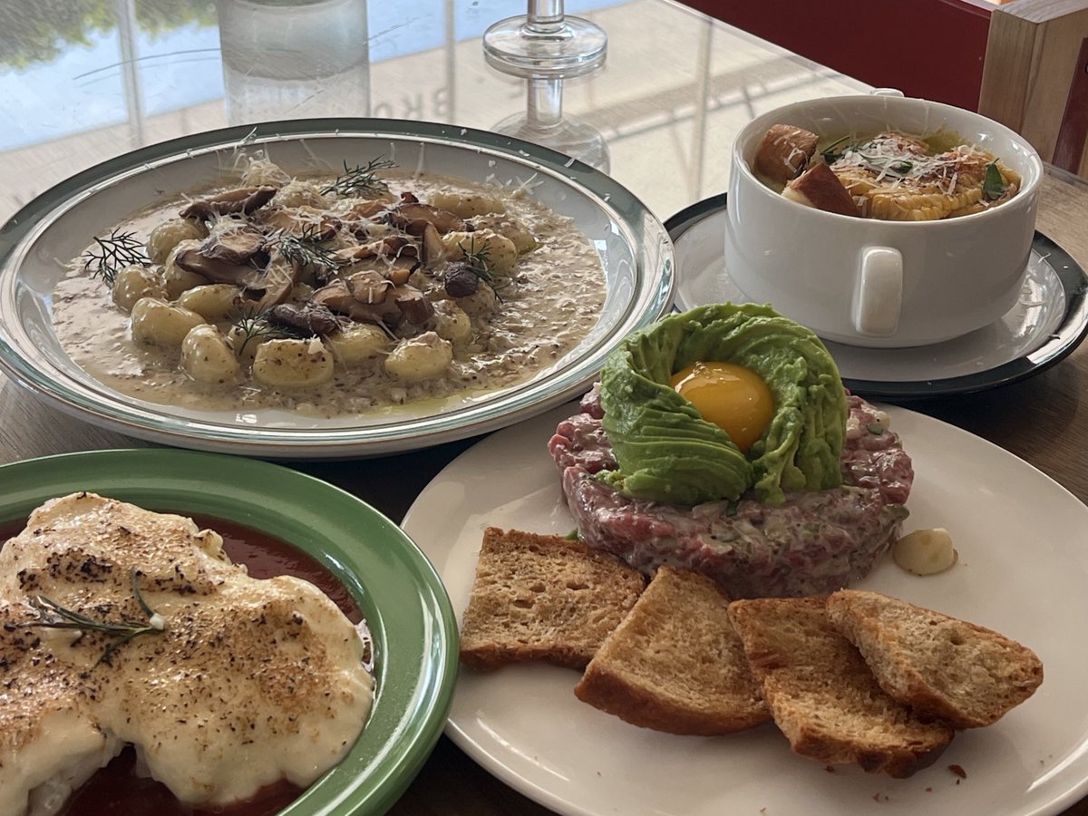 draw_chae's tweet image. 10살 생일 알차다 알차 ෆ ᰔᩚ  ˗ˋˏ♡ˎˊ˗ 
기현이 애칭을 가진 빈티지샵에서 마주친 낯익은 러그와 맛있는 점저
민혁이 목소리를 배경으로 즐긴 전시
생일이니까 빠질 수 없는 케이크까지~ 🍰