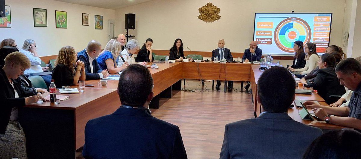 Rita_KAlmeida's tweet photo. 🚀 Launching our new Reimbursable Advisory Service in #Bulgaria 🇧🇬 with @ciroavitabile2 !

In partnership with the Ministry of Education, we're supporting data-driven education reforms to improve learning outcomes 📚 and skills development 💼. https://t.co/qbEvaNlYCh