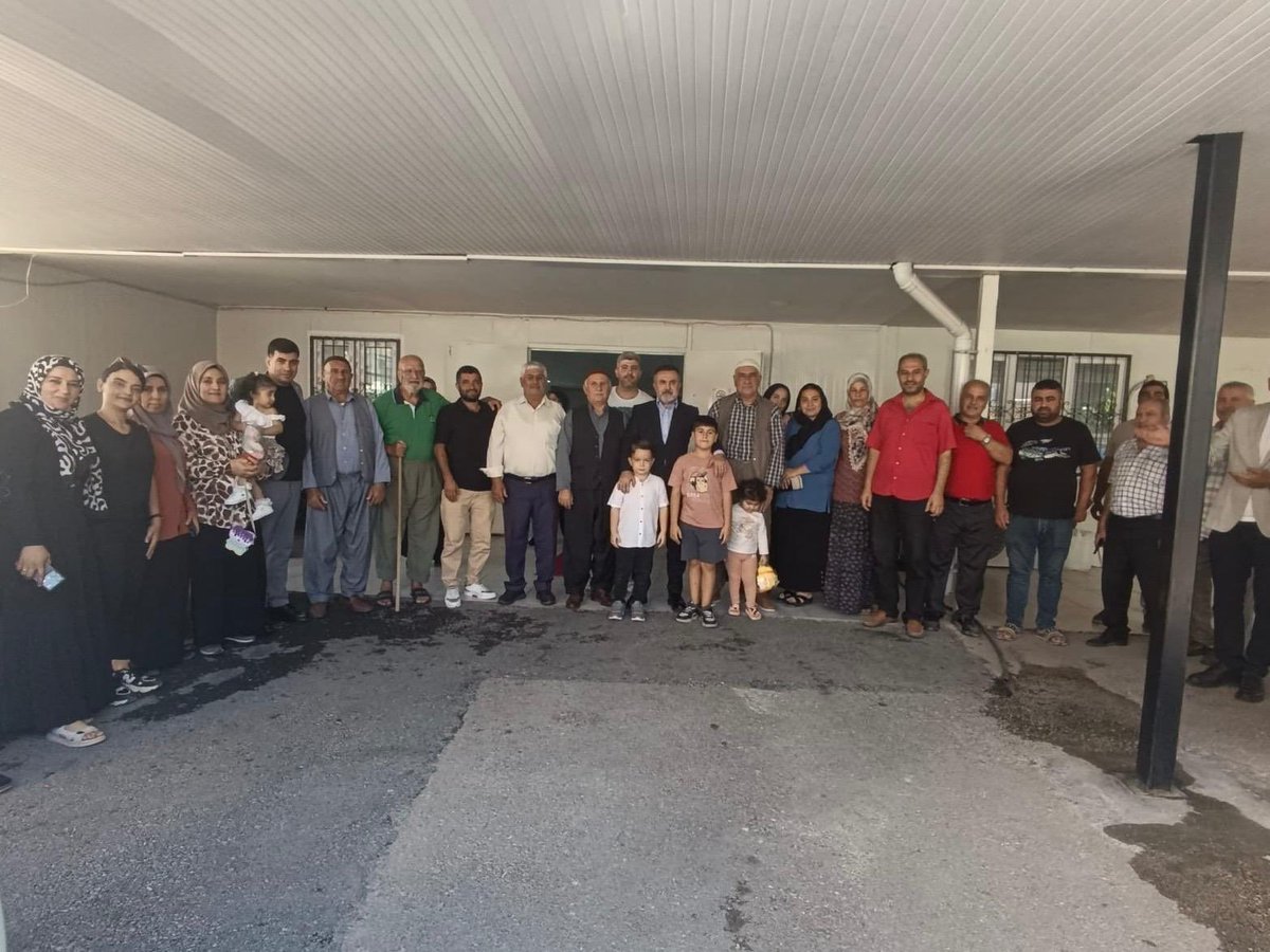 Hürriyet Mahallemizde kanaat önderlerimiz ve hemşehrilerimizle bir araya geldik.

Bizim en büyük gücümüz, milletimizin samimiyeti ve desteğidir. Hürriyet Mahallesi sakinlerine sıcak ilgileri ve misafirperverlikleri için teşekkür ediyorum.