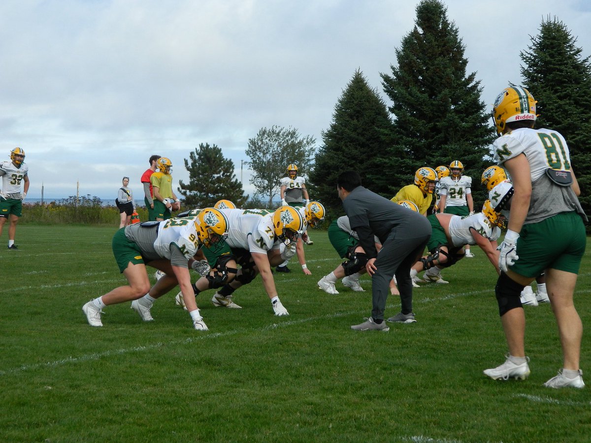 Practice like it’s 2004. 📸💪

#SpiritOfTheWild | #UPGritty