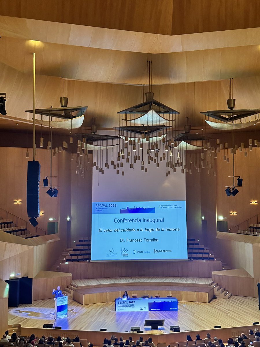 BoiEaps's tweet photo. Nuestro EAPS presente en las XV Jornadas Internacionales de la Sociedad Española de Cuidados Paliativos (SECPAL). 
 @FundlaCaixa @CatEaps @parcsanitarisjd @secpal_
#finaldevidafundlacaixa #enfermedadesavanzadas https://t.co/R8jGh5wWOg