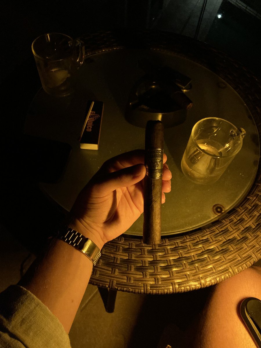 fabianschmid_09's tweet image. stop planning
stop analyzing
stop worrying

stop fucking thinking.

the less I think, the happier I am.