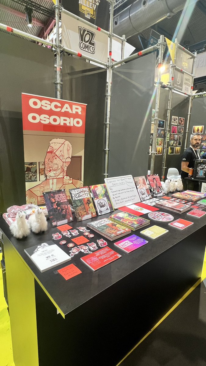 Second day tabling at <a href="/comicconmalaga/">Comic-Con Málaga</a> in Spain!
Super busy! The passion here is out of this world, matching the biggest conventions in the US. 
The fans wanted this, and it shows. I can't imagine how it will be tomorrow 🤯
