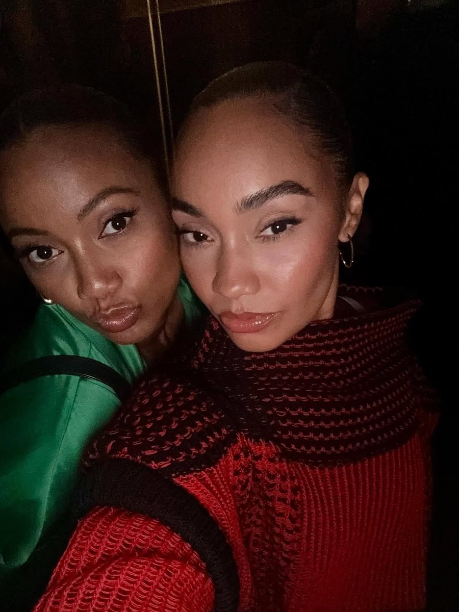 LADailyUpdates's tweet photo. 📲 | Leigh-Anne’s (@LeighAnneMusic) sister, Sairah, shared yesterday on Instagram:
— “The Soul Swap ❤️💚 #GreenSoul #redsoul #balance” https://t.co/kiiPJw8qfO