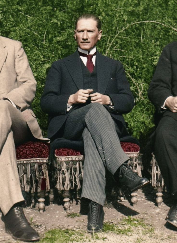 Amerikan mandasına hayır! 

"Temel ilke, Türk milletinin onurlu ve şerefli bir millet olarak yaşamasıdır. Bu ancak tam bağımsız olmakla sağlanabilir. Ne kadar zengin ve bolluk içinde olursa olsun, bağımsızlıktan yoksun bir millet, uygar insanlık karşısında uşak durumunda