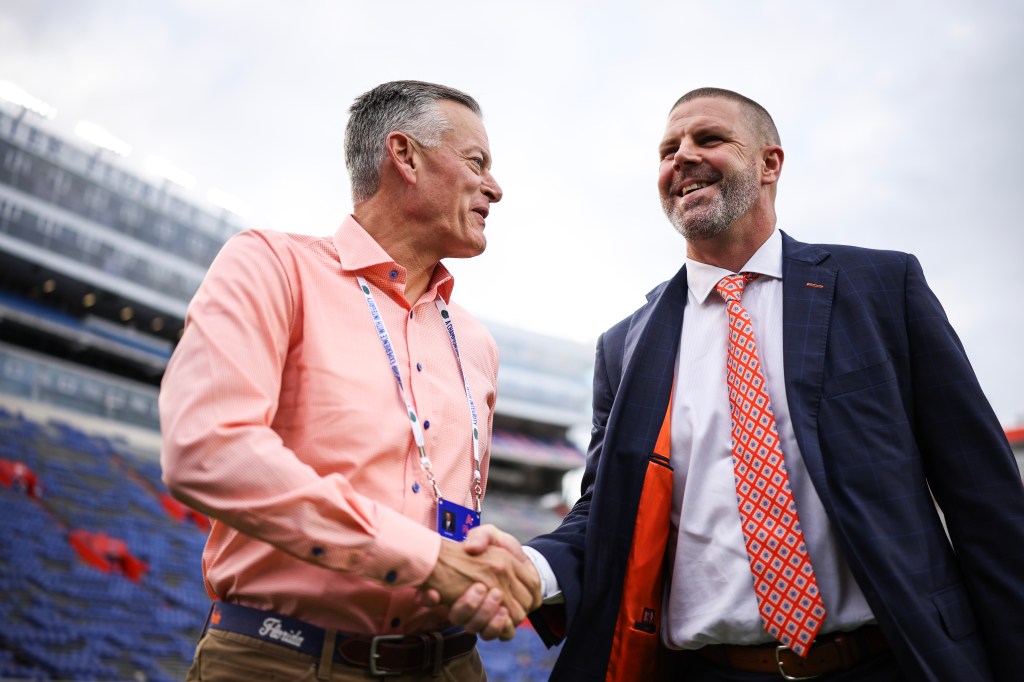 Bianchi: If Gators pay Billy Napier $20 million to leave, why is AD Scott Stricklin getting a raise? trib.al/XFQDmQB