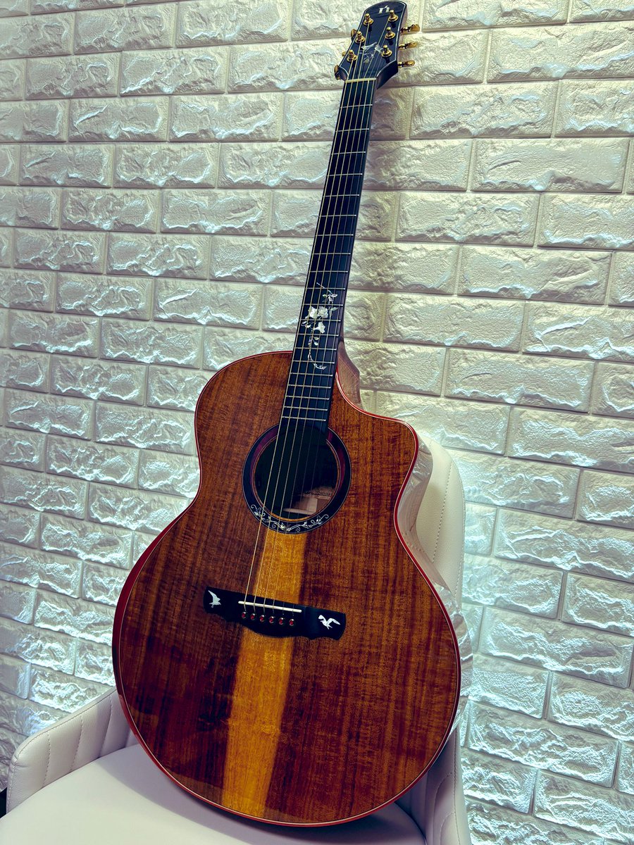 都賀遙/アシノ【M3春お-23a】 (@tsugasn) on Twitter photo 鴉紋ゆうくさんとの生演奏配信ありがとうございました!!!
ナターシャのアコギで弾き切りました🎸
#natashaguitars 鴉紋ゆうくさんとの生演奏配信ありがとうございました!!!
ナターシャのアコギで弾き切りました🎸
#natashaguitars