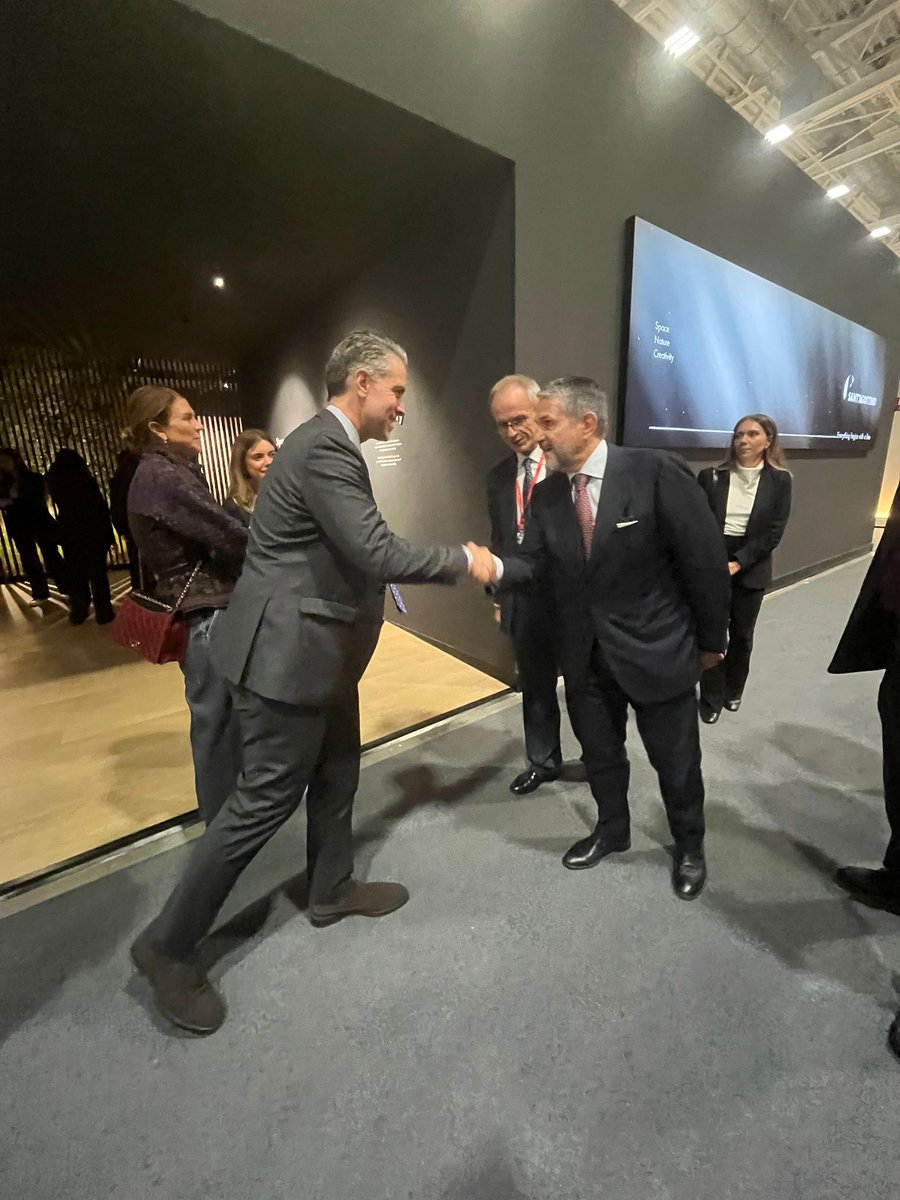 🏭 Visita alla 42° edizione di <a href="/CersaieOfficial/">Cersaie</a> a Bologna Fiera, accompagnato da Giovanni De Ponti di <a href="/Confindustria/">Confindustria</a> Ceramica. 
🇮🇹 Sono stato accolto negli stand di alcune delle realtà più rappresentative del settore ceramico, eccellenze che incarnano l’innovazione e la qualità