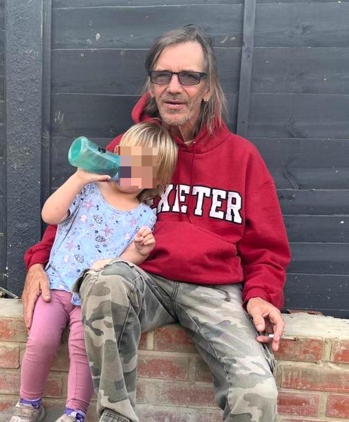 🚨 Missing Person Alert: Darren Francis, aged 57, is missing from his home in Rayleigh. His young twin daughters need him home.

Carolyn Sheochoran said: “Please look out for Daren! He’s been looking after his twin daughters on his own for most of their little lives… we need to