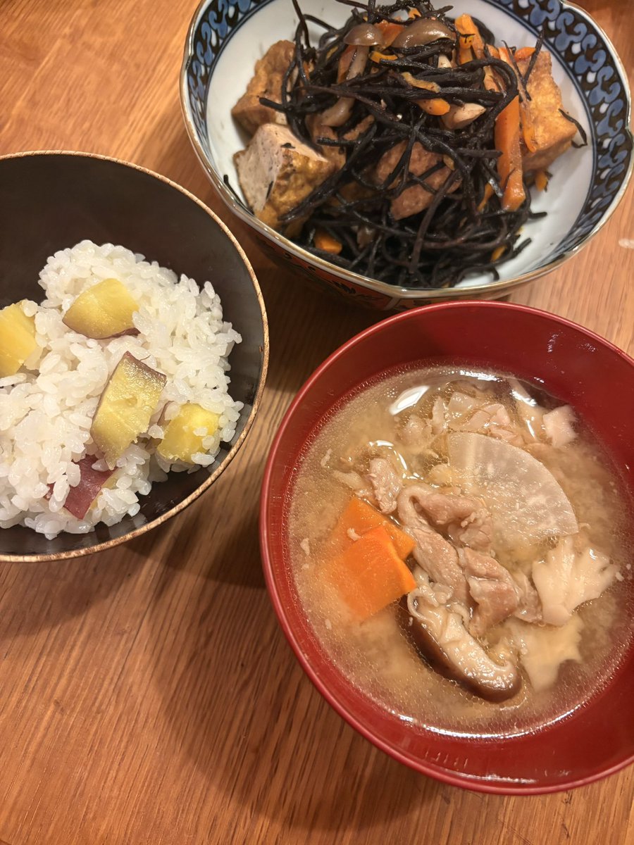 4歳と6歳でさつまいもご飯と豚汁つくってくれた🥹

うれしすぎて両方おかわり🍚

秋ですね〜