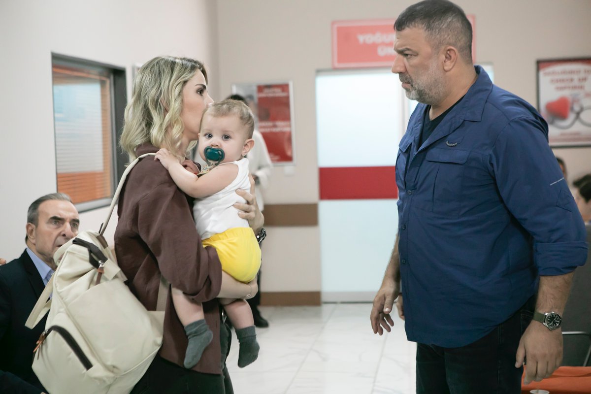TT'de yerimizi aldıysak, hemen #SelMes'in orijinal karesi paylaşalım. 🥳

#ArkaSokaklar <a href="/KanalD/">Kanal D</a> <a href="/DMediaOfficial/">D MEDIA</a>