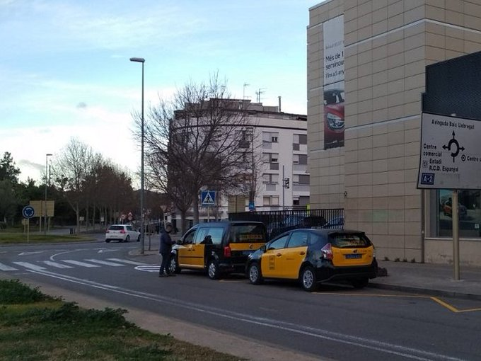 El #TaxiMetropolità treballa més enllà de Barcelona ➡️ dona servei a 36 municipis! Cornellà, Badalona, Sant Boi...

És una peça clau en la mobilitat de l'àrea metropolitana, ja que connecta el territori i garanteix la qualitat en el transport de passatgers! 

#EstimoelTaxi #AMB