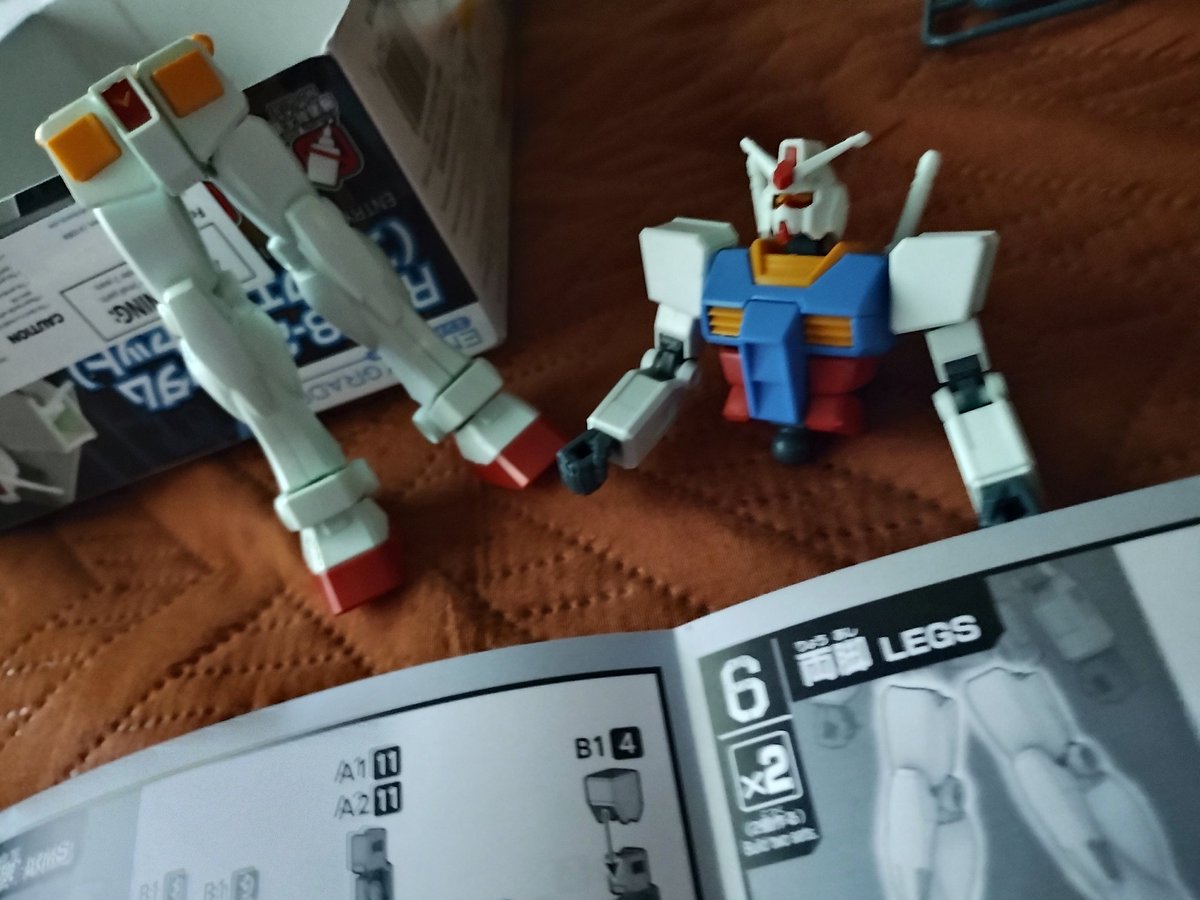 ScooterDoodles's tweet image. While getting the new room set up, I completely forgot about this Gundam model I got from Hobby Lobby a month ago. 

There's just something about working on one of these, then displaying it that's incredibly relaxing 🎨🖌🤖😌 #animemodelkit #gundammodel #gunpla #gundamandchill