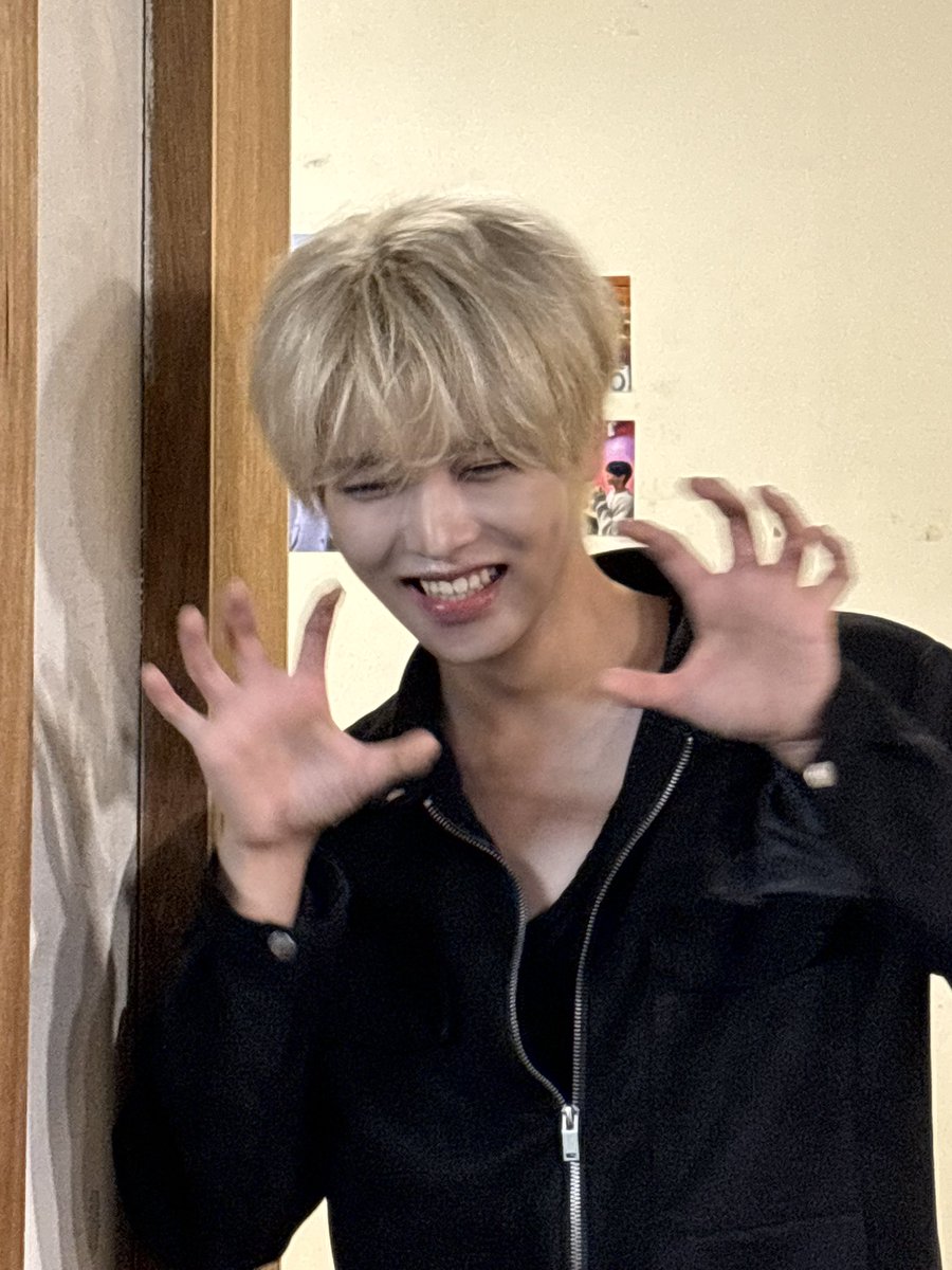 dabxnsupport_HN's tweet photo. 장한음 미담… 소녀들 음료 사비로 결제함..
내가 긁을걸..
#타임슬래시 #장한음 https://t.co/U9C7kSRALD