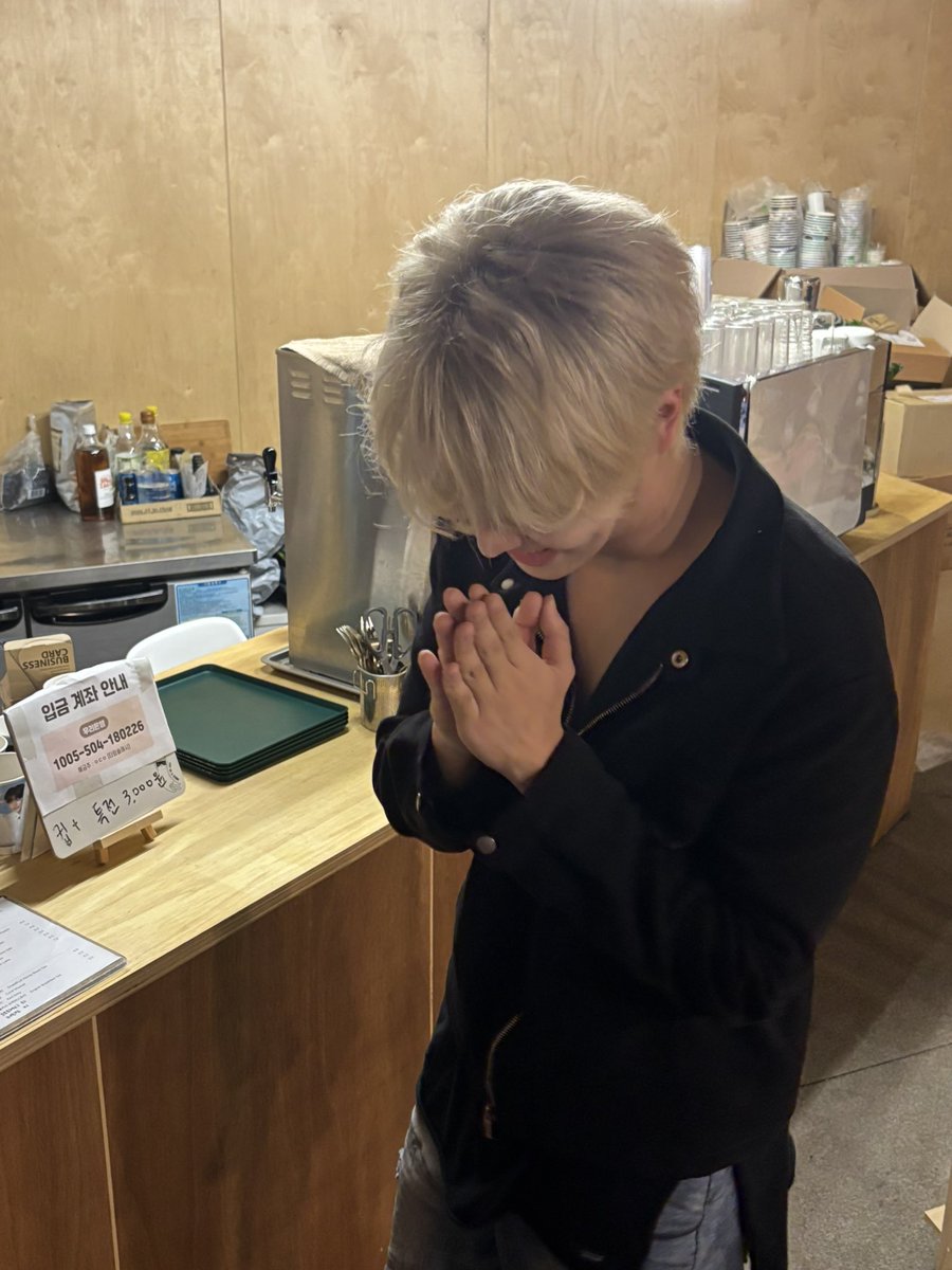 dabxnsupport_HN's tweet photo. 장한음 미담… 소녀들 음료 사비로 결제함..
내가 긁을걸..
#타임슬래시 #장한음 https://t.co/U9C7kSRALD
